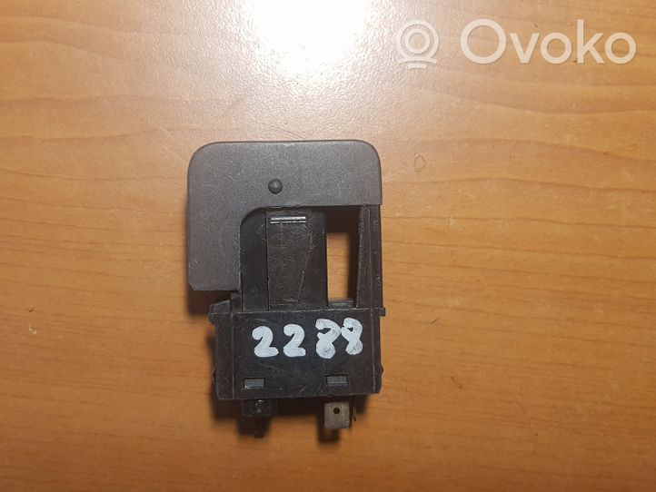 Audi 80 90 B2 Bouton de dégivrage pare-brise 811941503