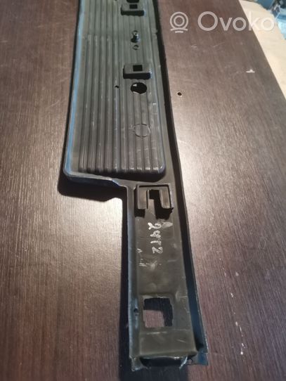 BMW 3 E30 Modanatura separatore del paraurti anteriore 511118882662