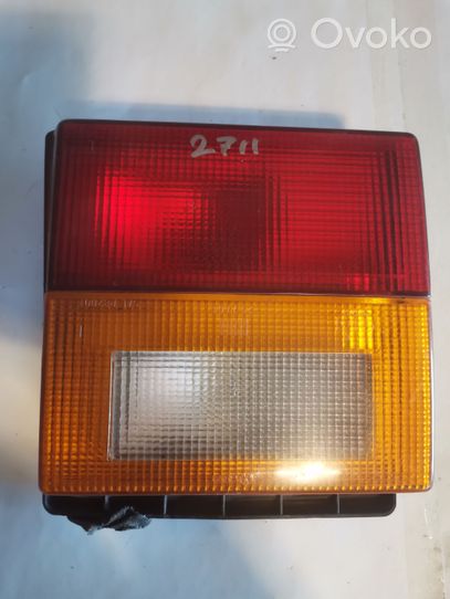 Audi 80 90 B2 Lampy tylnej klapy bagażnika 811945093