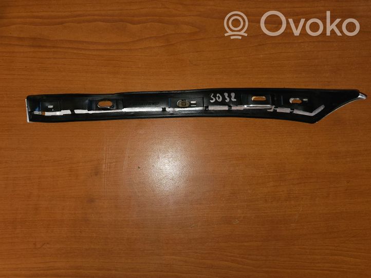 Mercedes-Benz 200 300 W123 Tappo cornice del serbatoio 1236902780