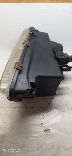 Volvo V70 Lampa przednia 002147341