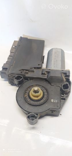 Audi A4 S4 B5 8D Moteur de lève-vitre de porte avant 8E1959802B