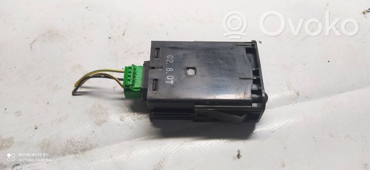 Honda CR-V Headlight level height control switch M10588