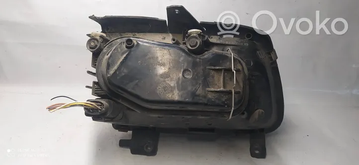 Audi A4 S4 B5 8D Lampa przednia 4411139L