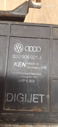 Volkswagen Golf II Variklio valdymo blokas 030906021J