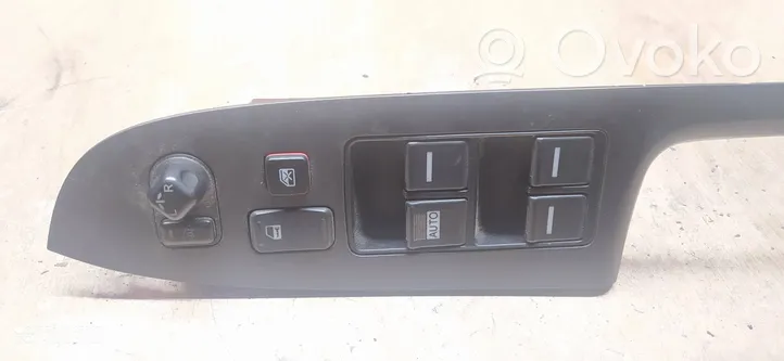 Honda CR-V Moldura del interruptor de la ventana de la puerta delantera 35750