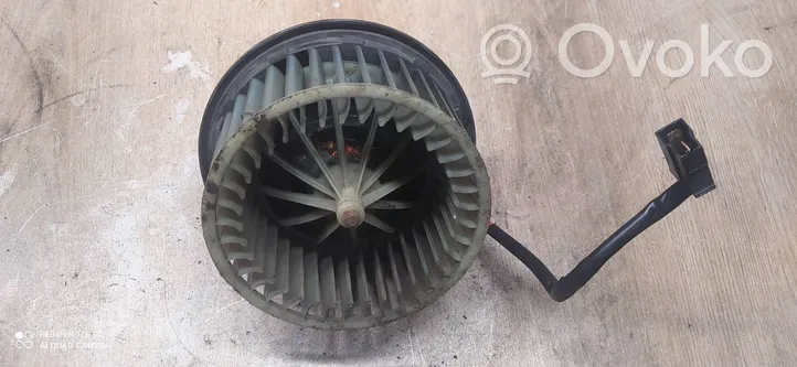 Volkswagen PASSAT B4 Ventola riscaldamento/ventilatore abitacolo 893819021