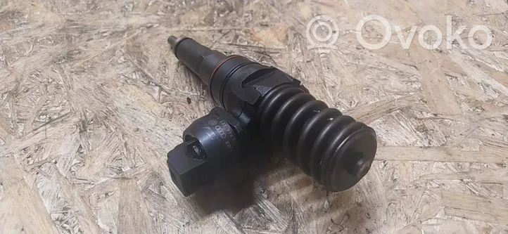 Volkswagen PASSAT B5 Fuel injector 045130073t