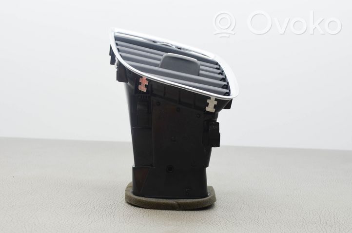 Audi Q3 8U Lango oro grotelės 8U2820902D