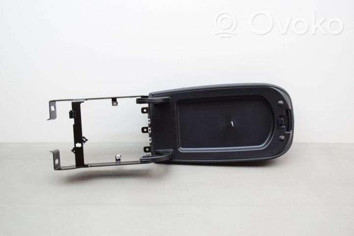 BMW X3 F25 Armlehne 10500650