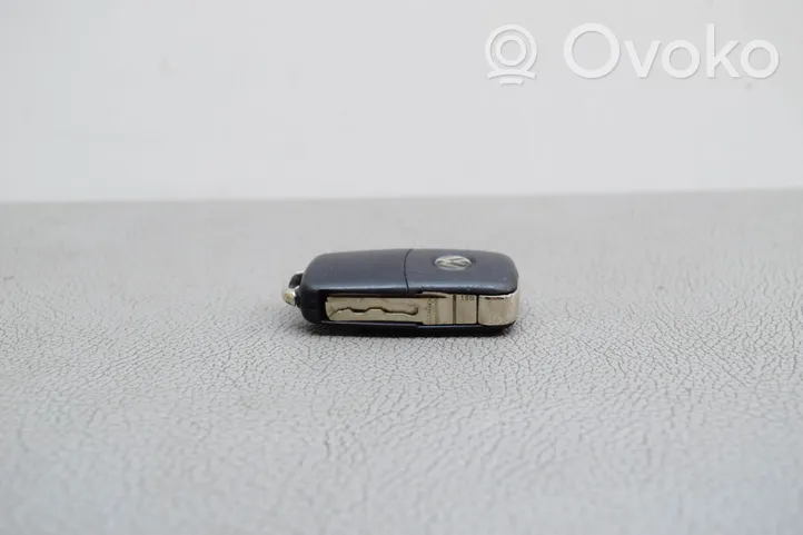 Volkswagen Caddy Ignition key/card 5K0837202AD