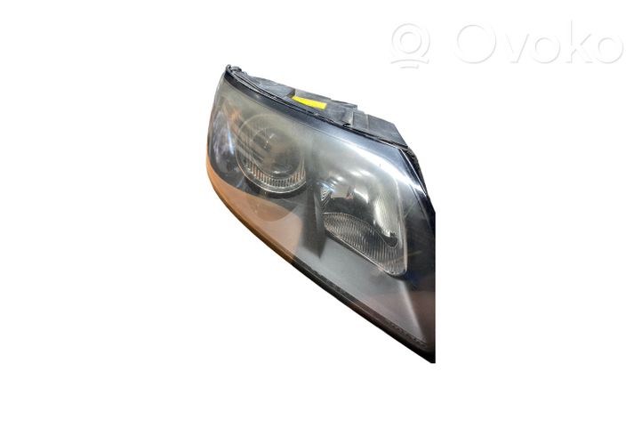 Volvo V50 Lampa przednia 30698874