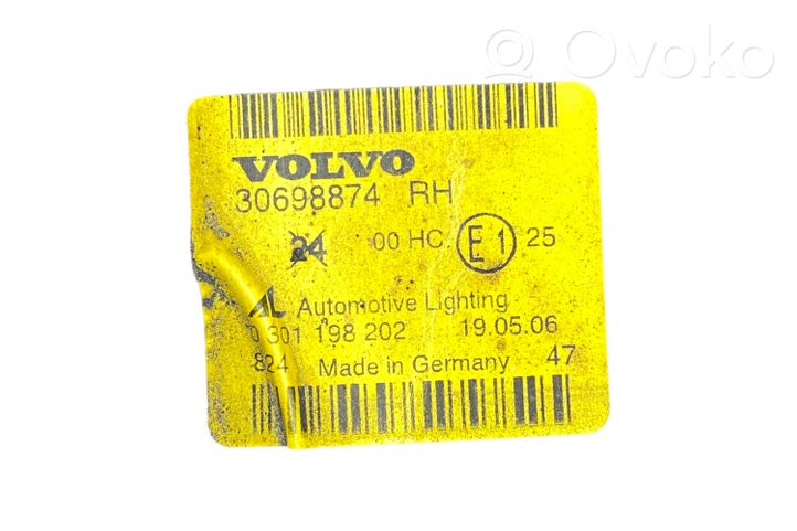 Volvo V50 Lampa przednia 30698874