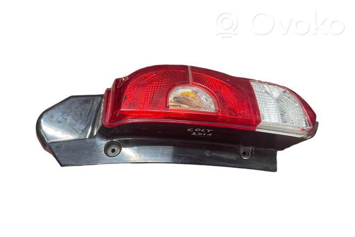 Mitsubishi Colt Luz trasera/de freno 8330A480