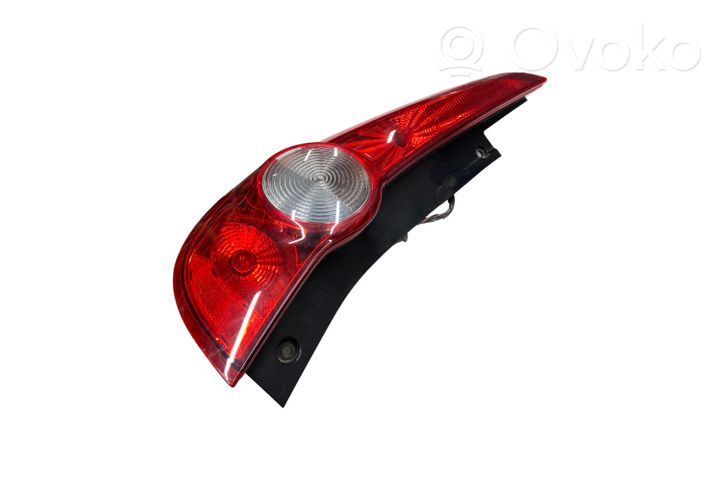 Opel Agila B Lampa przednia 89071595