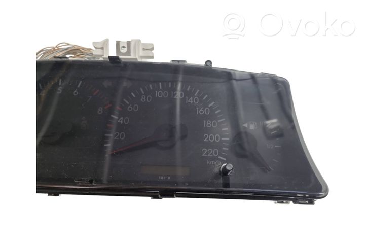 Toyota Corolla E120 E130 Tachimetro (quadro strumenti) 8380012E10