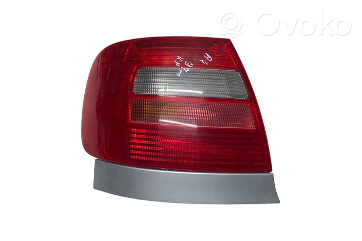 Audi A4 S4 B5 8D Galinis žibintas kėbule 8D0945095D