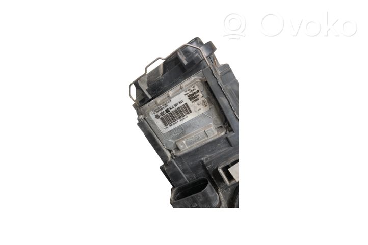 Volkswagen PASSAT B6 Lampa przednia 3C0941751K