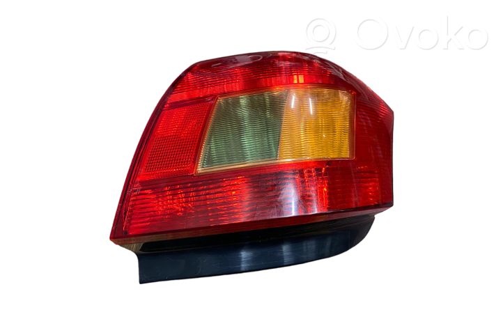 Toyota Corolla E120 E130 Lampa tylna E110459