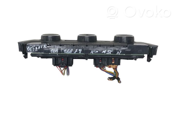 Skoda Octavia Mk3 (5E) Panel klimatyzacji 5E0907044M
