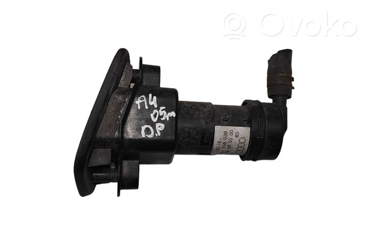 Audi A4 S4 B6 8E 8H Ugello a spruzzo lavavetri per faro 8E0955102G