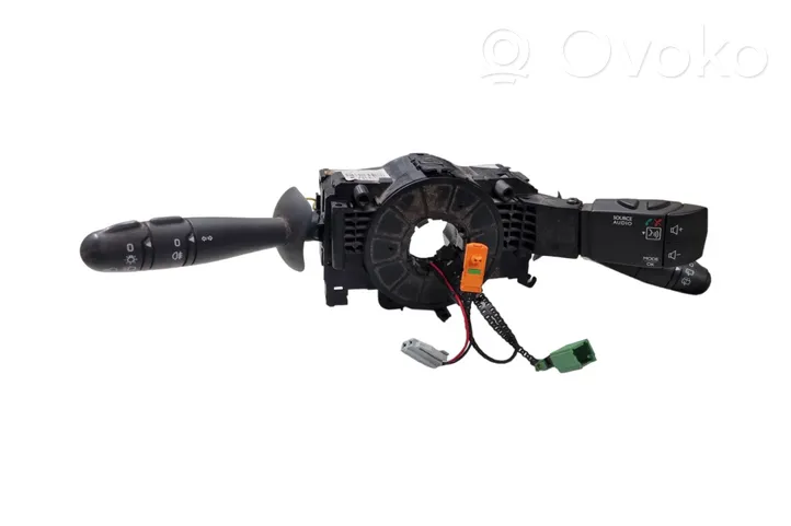 Renault Trafic II (X83) Interruptor/palanca de limpiador de luz de giro 93862172L