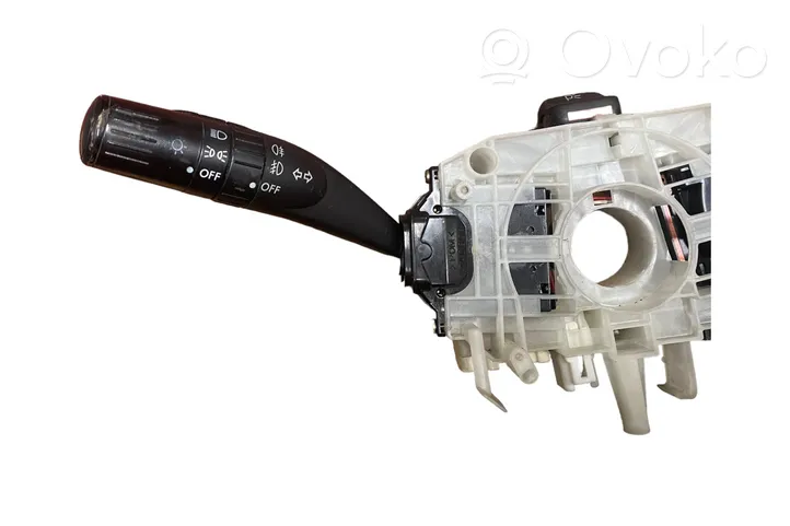 Subaru Legacy Leva/interruttore dell’indicatore di direzione e tergicristallo 83111AG750