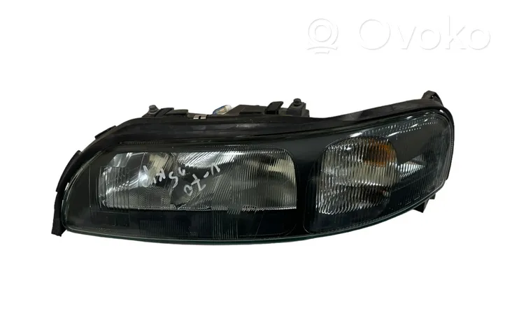 Volvo V70 Lampa przednia 1113536010H1