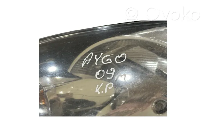 Toyota Aygo AB10 Lampa przednia 811500H070