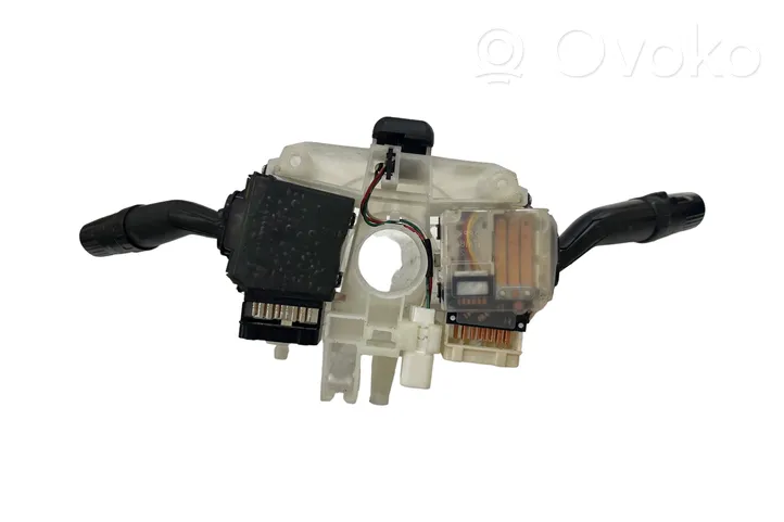 Subaru Impreza II Leva/interruttore dell’indicatore di direzione e tergicristallo 83111FE440