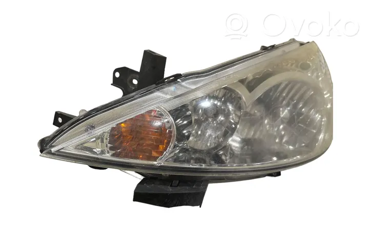 Mitsubishi Grandis Lampa przednia 