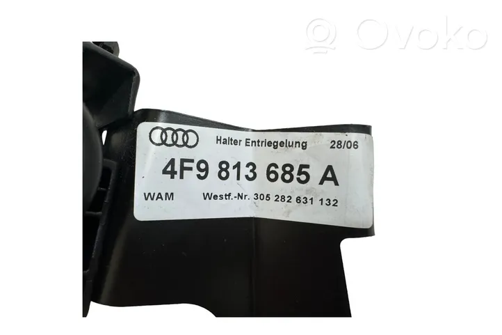Audi A6 Allroad C6 Кнопка крюка в багажнике 4F9813685A