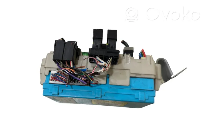 Mitsubishi Grandis Module de fusibles MR587655