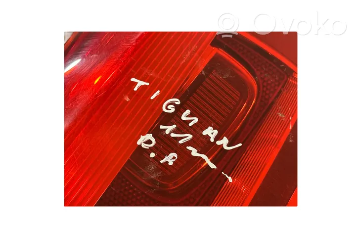 Volkswagen Tiguan Rear/tail lights 5N0945096Q