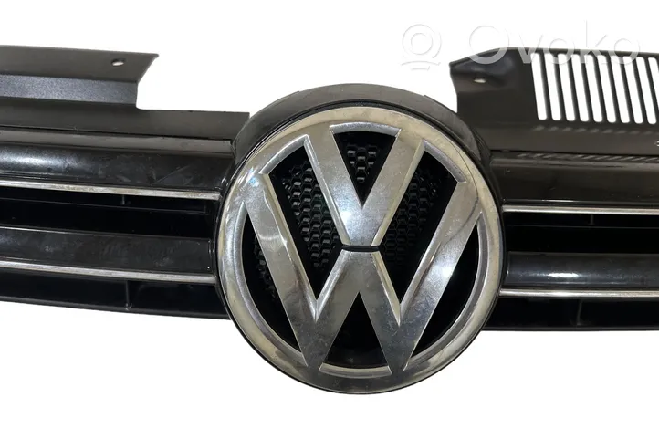 Volkswagen Golf VI Etupuskurin ylempi jäähdytinsäleikkö ENT358475