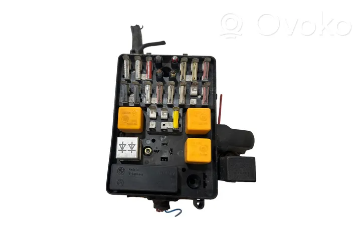 BMW 5 E28 Module de fusibles 13746132