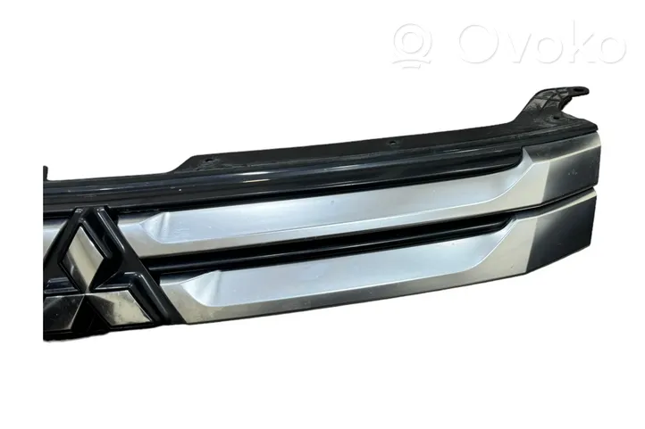 Mitsubishi Outlander Grille calandre supérieure de pare-chocs avant 7450A959