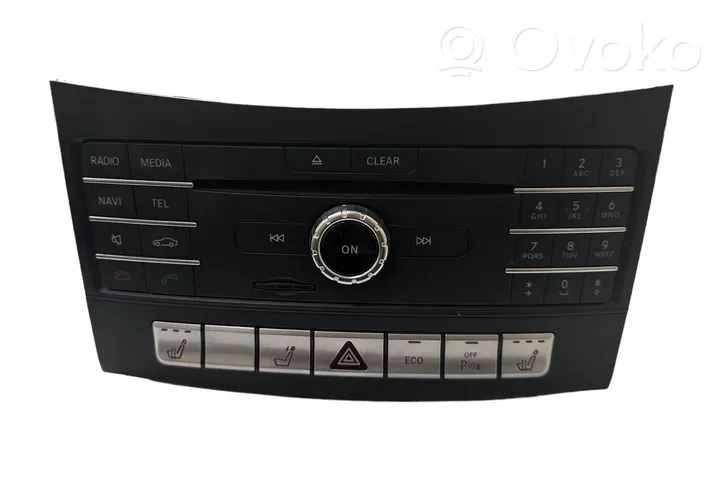 Mercedes-Benz E W212 Unité principale radio / CD / DVD / GPS A2189006307