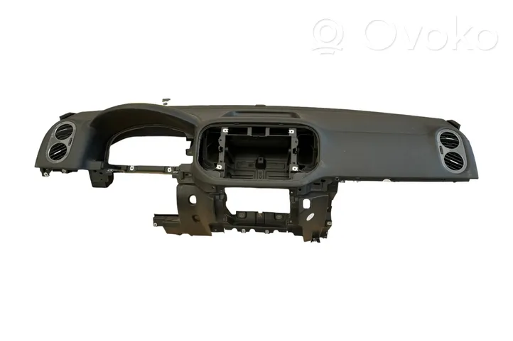 Volkswagen Tiguan Tableau de bord 5N1858669