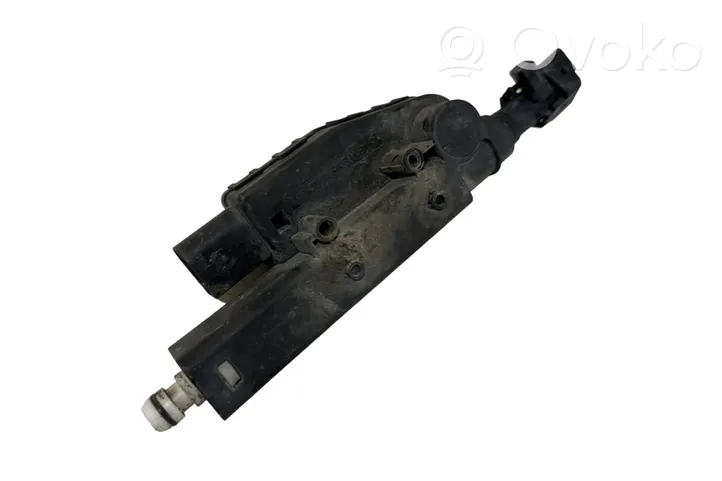 Volvo V70 Headlight washer spray nozzle 30663580