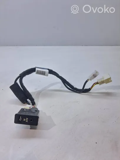 BMW 3 E90 E91 USB socket connector 9189175