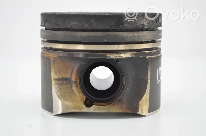 Toyota Avensis T270 Piston 13101WA030