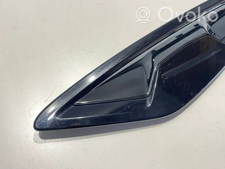 BMW 8 G15 Panel wykończeniowy błotnika 7419019