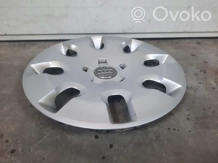 Audi A1 R15 wheel hub/cap/trim 8X0601147