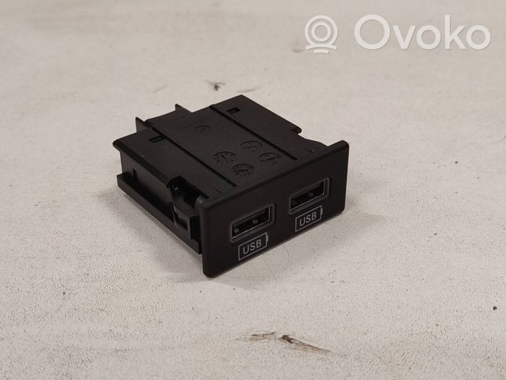 Dodge Charger Connecteur/prise USB 68253158AA