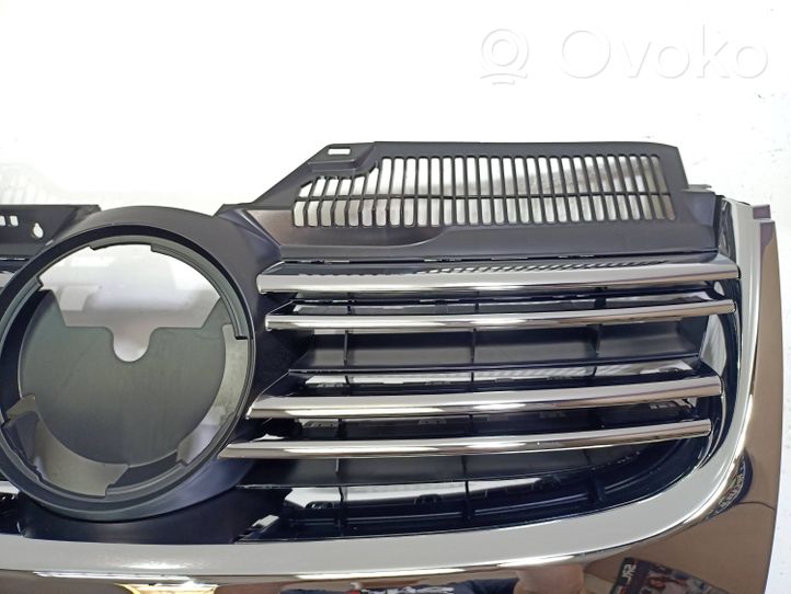 Volkswagen Jetta V Grille de calandre avant 951405-Q