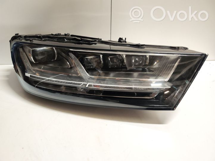 Audi Q7 4M Priekinis žibintas 4M0941784C