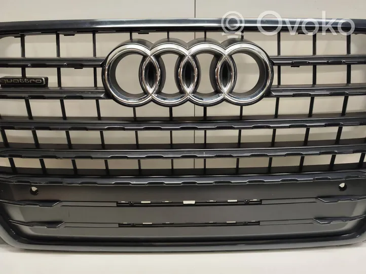 Audi Q7 4M Augšējais režģis 4M0853651F