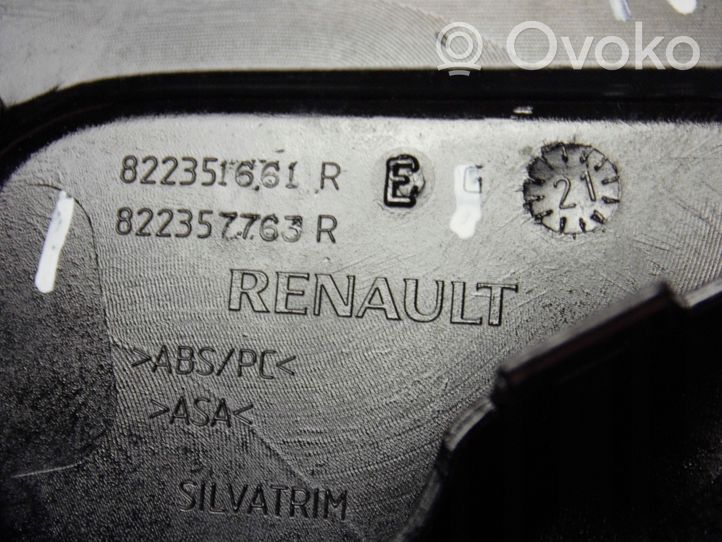 Renault Captur Galinių durų stiklo apdaila 822351661R