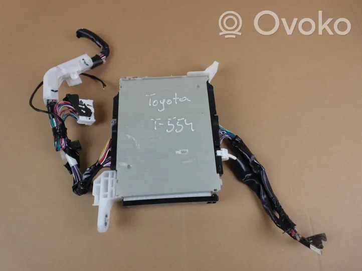 Toyota Prius (XW50) Module de fusibles 8273047560